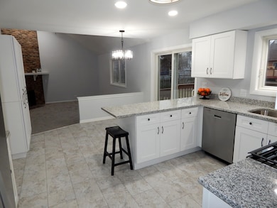 2812 Springdale Cir, Naperville, IL 60564 - photo 3