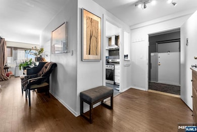 2185 Lemoine Ave unit 6A, Fort Lee, NJ 07024 - photo 3