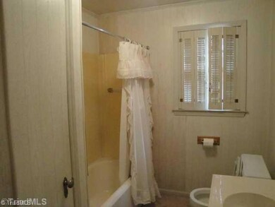 509 S Chatham Ave, Siler City, NC 27344 - photo 5