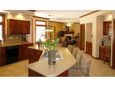 Huge kitchen with breakfast bar/island and gas coo