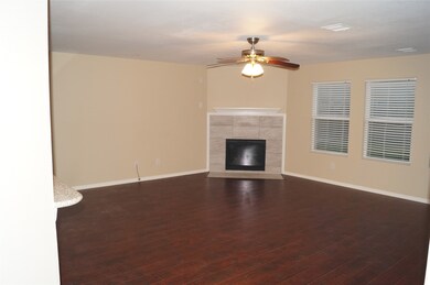 9926 Swallow Dr, Conroe, TX 77385 - photo 5