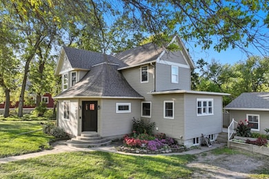 803 E Nishna Rd, Shenandoah, IA 51601 - photo 2