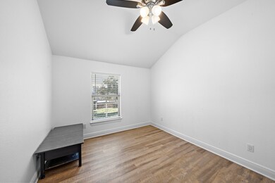 310 E Sidnor St, Alvin, TX 77511 - photo 5