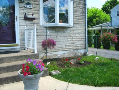 1308 Greenview Dr, Bethlehem, PA 18018 - photo 2