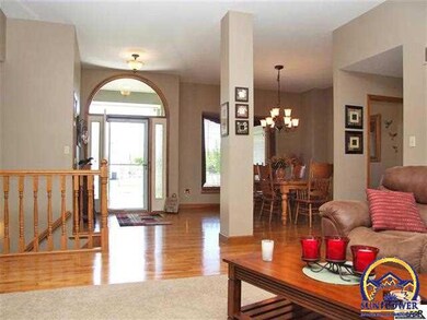 7734 SW 28th St, Topeka, KS 66614 - photo 3