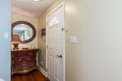 6584 Merry Ln, Columbus, OH 43229 - photo 4