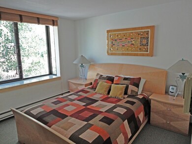 05 26880 Bedroom