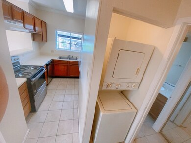 7900 Bissonnet St unit D-11, Houston, TX 77074 - photo 6