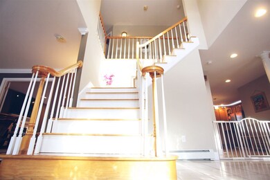 Hardwood floors, open foyer