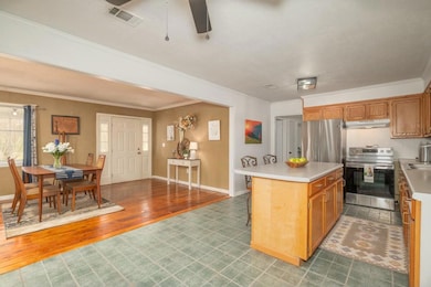 Dining Area | Kitchen