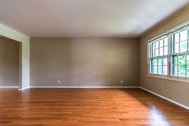 370 Pearson Cir, Naperville, IL 60563 - photo 2