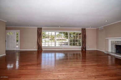 Living Room-Bay Windows