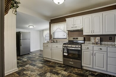 1404 Sprott St, Auburn, IN 46706 - photo 6