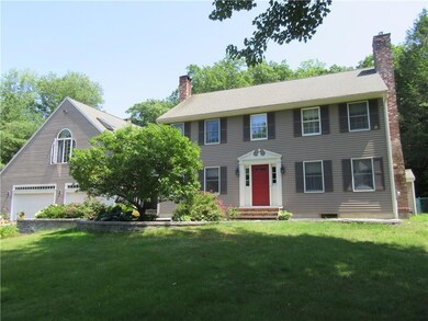 Gorgeous colonial on quiet...