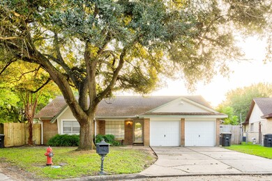 1723 Sherwood Cir, Alvin, TX 77511 - photo 2