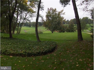 905B Cypress Point Cir unit 905B, Mount Laurel, NJ 08054 - photo 2