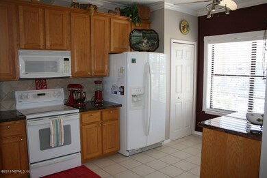 Eat space and pantry closet