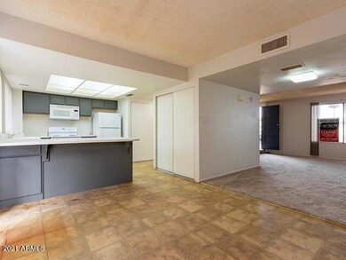 005_Kitchen and Dining Area