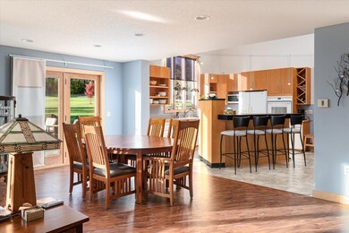 Dining to Kitchen