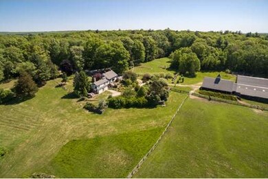 385 Chestnut St, Uxbridge, MA 01569 - photo 2