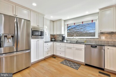 12538 Pinecrest Rd, Herndon, VA 20171 - photo 7