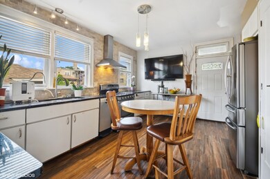 6039 N Fairfield Ave, Chicago, IL 60659 - photo 4