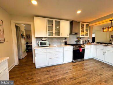 10712 Warwick Ave, Fairfax, VA 22030 - photo 7