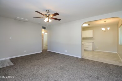 005-photo-living-room-10182626