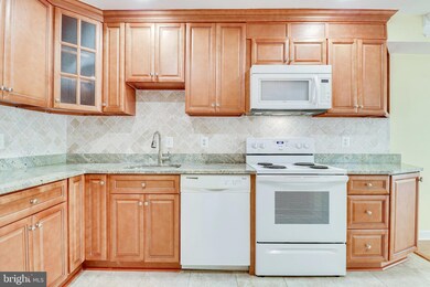 5682 Oak Tanager Ct, Burke, VA 22015 - photo 3