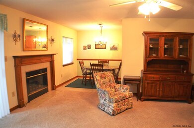 605 Cambridge Manor Dr, Schenectady, NY 12302 - photo 3