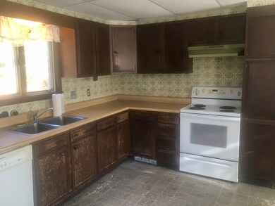 289 Sterling St, Clinton, MA 01510 - photo 5