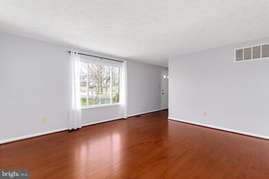 8734 Hummingbird Ct, Laurel, MD 20723 - photo 4