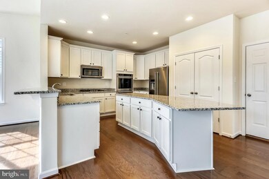 3606 Chancelsors Dr, Upper Marlboro, MD 20772 - photo 7