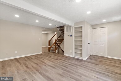 3593 Wharf Ln, Triangle, VA 22172 - photo 4