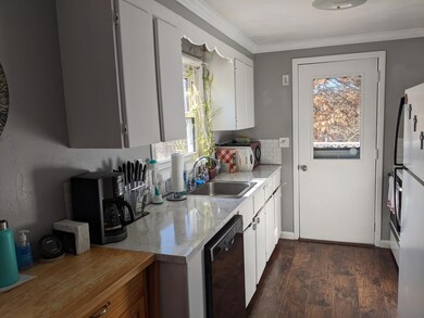 18 Leavitt kitchen