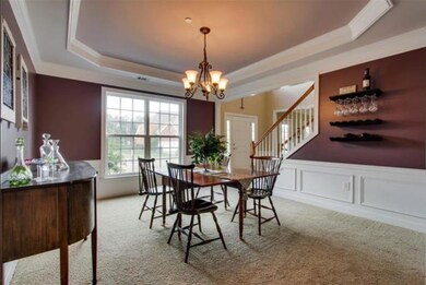 Formal Dining w Tray Ceiling