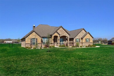 305 Lavender Cir, Springtown, TX 76082 - photo 4