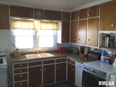 1535 Florence Ln, Davenport, IA 52804 - photo 7