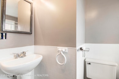 712 W Sheridan Rd, Lansing, MI 48906 - photo 7