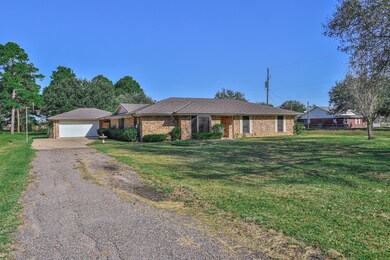 Long driveway which offers plenty of parking space
