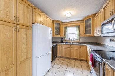 4225 Pineview Dr NE, Cedar Rapids, IA 52402 - photo 7