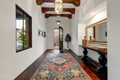 004_Entry Hallway