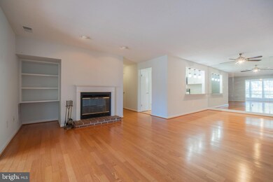 10076 Oakton Terrace Rd, Oakton, VA 22124 - photo 4