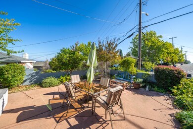 2058 Sonoma St-9