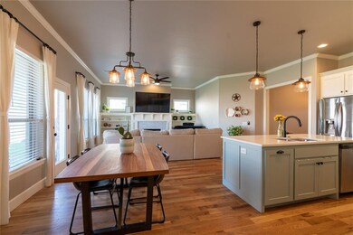 2113 Cox Ln, Moore, OK 73160 - photo 3