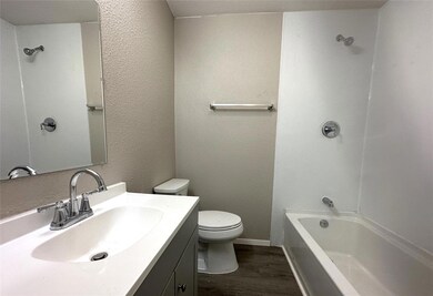 1217 N Hurt St, Sherman, TX 75090 - photo 2