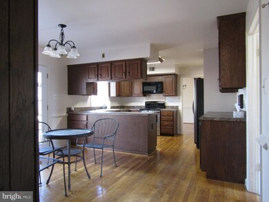 11001 Treva Ct, Germantown, MD 20876 - photo 6