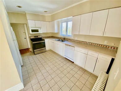 67 Roseneath Ave unit 2, Newport, RI 02840 - photo 6