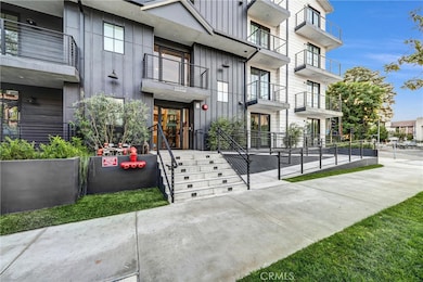 10352 Riverside Dr unit 102, Los Angeles, CA 91602 - photo 6