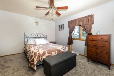 2333 S Chatham St, Janesville, WI 53546 - photo 4